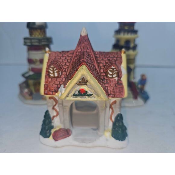Cobble Christmas Village Lot Of 3 2004 Ceramic 2 Lighthouses 1 Gazebo - Picture 2 of 7